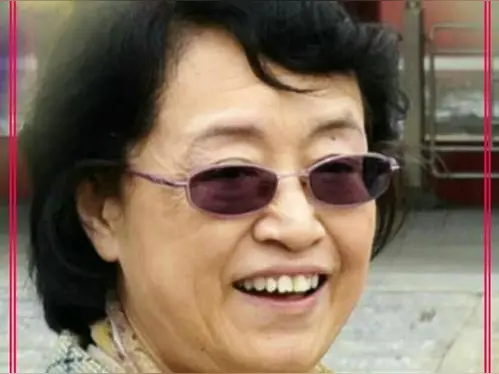 Ӣ