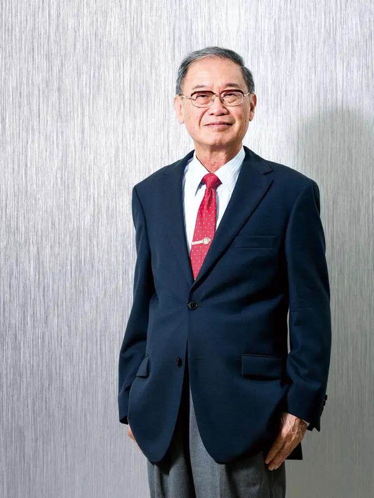 施敏简介