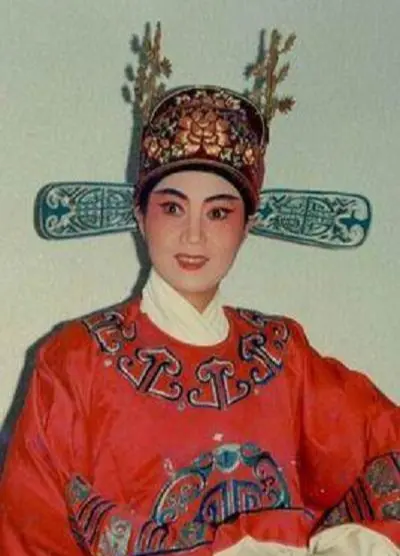 钟怡坤简介
