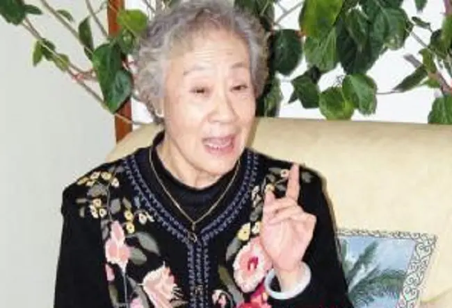 筱美英简介