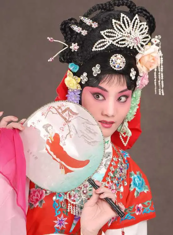 朱虹简介