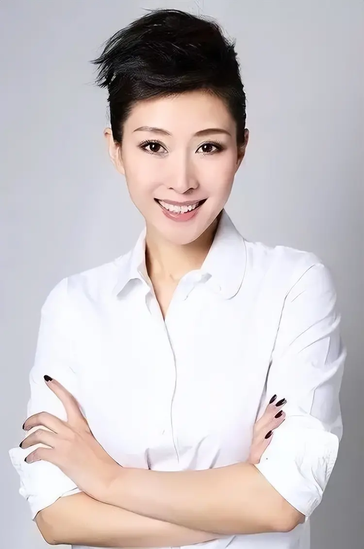 李霞简介