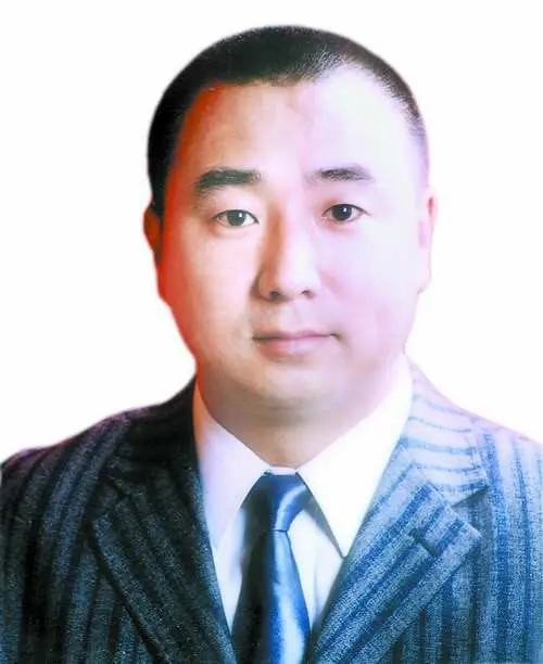田冠军简介