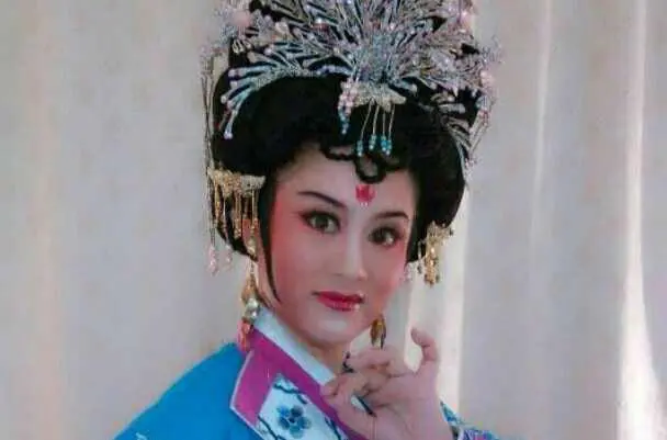 黄丹娜简介