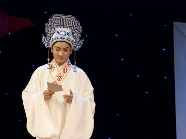 李爱荒简介