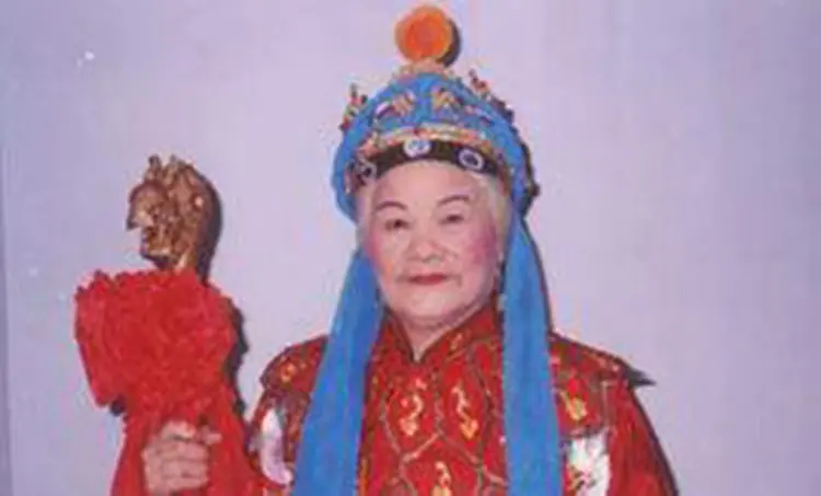 黄佩芳简介