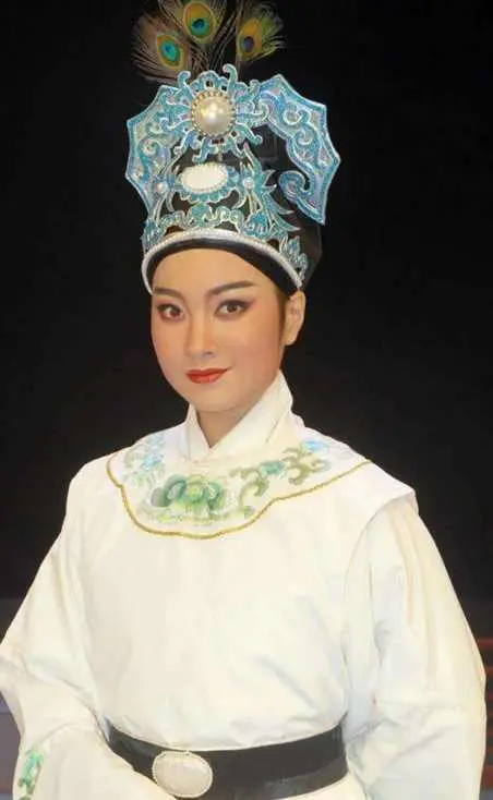 吴泽霞简介