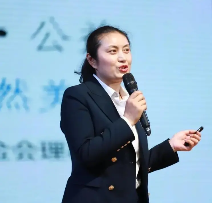 陈霞简介