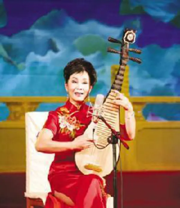 黄霞芬简介